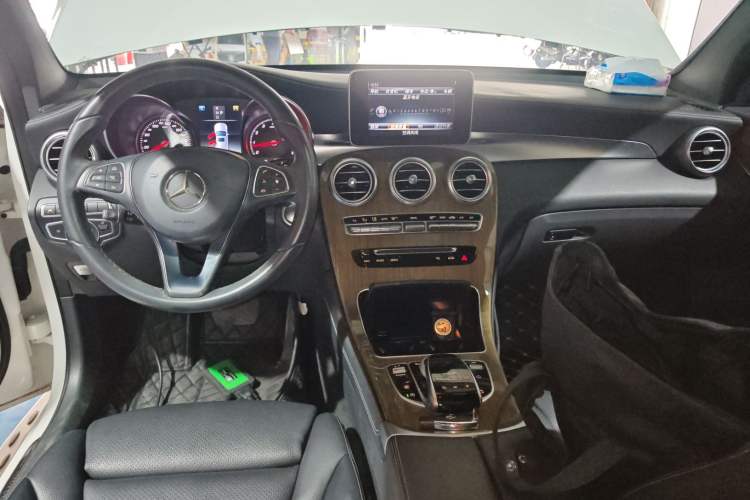 Used Mercedes-Benz GLC Coupe 2017 GLC 260 4MATIC Coupe SUV Center Console