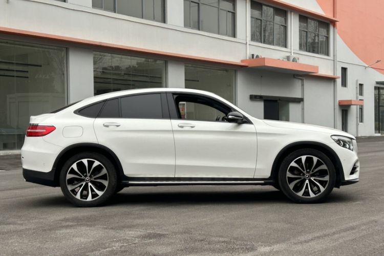 Used Mercedes-Benz GLC Coupe 2017 GLC 300 4MATIC Coupe SUV Exterior 5
