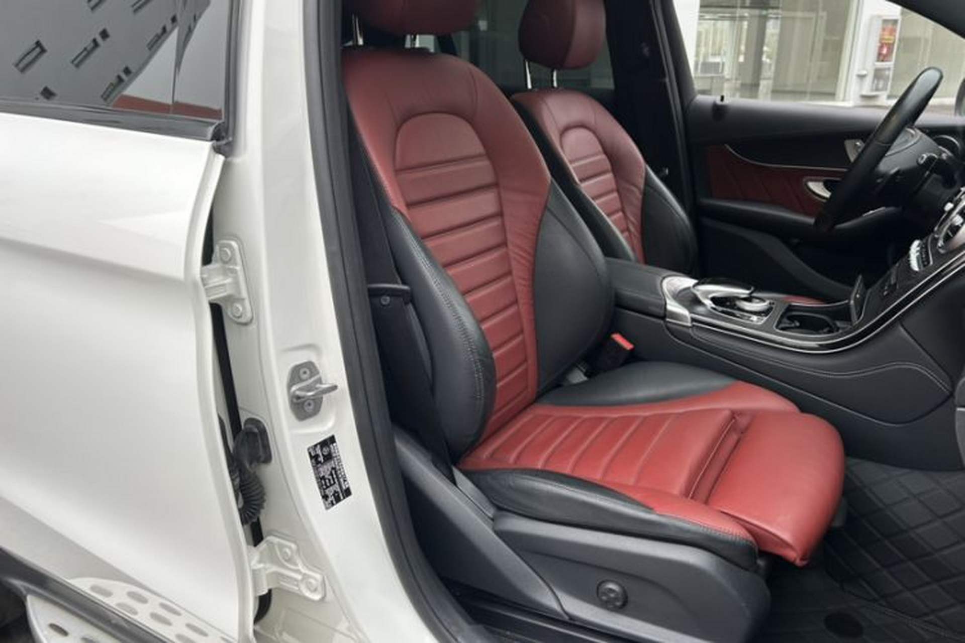 Used Mercedes-Benz GLC Coupe 2017 GLC 300 4MATIC Coupe SUV Interior 4