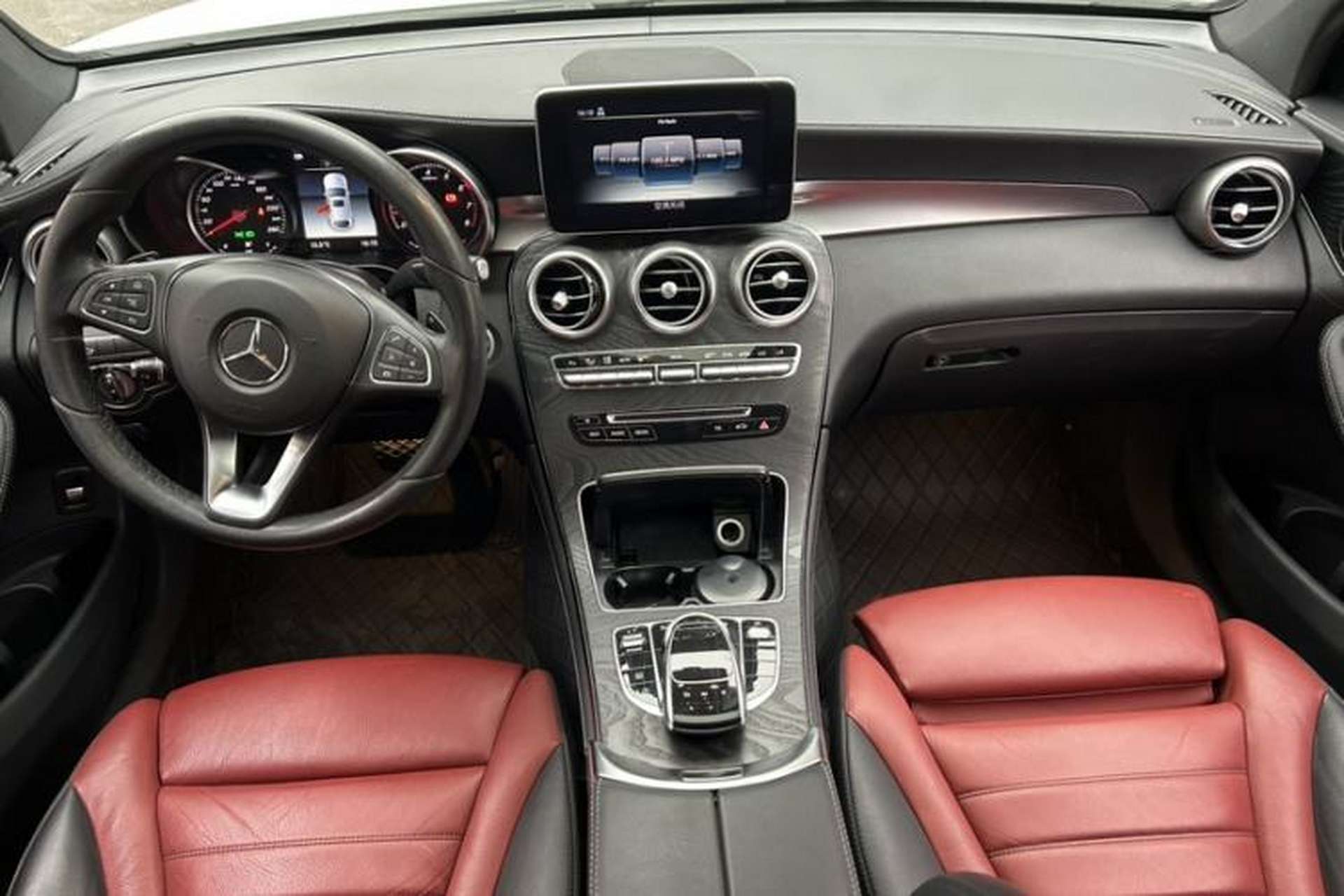 Used Mercedes-Benz GLC Coupe 2017 GLC 300 4MATIC Coupe SUV Interior 6