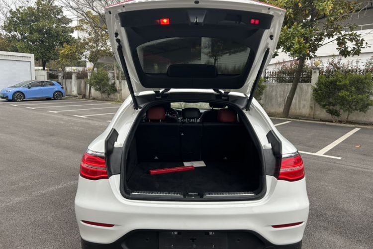 Used Mercedes-Benz GLC Coupe 2017 GLC 300 4MATIC Coupe SUV Interior 8