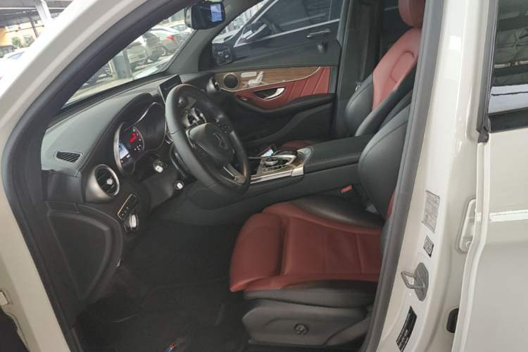Used Mercedes-Benz GLC Coupe 2017 GLC 260 4MATIC Coupe SUV Left Front Seat