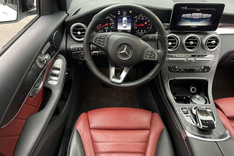 Used Mercedes-Benz GLC Coupe 2017 GLC 300 4MATIC Coupe SUV Steering Wheel