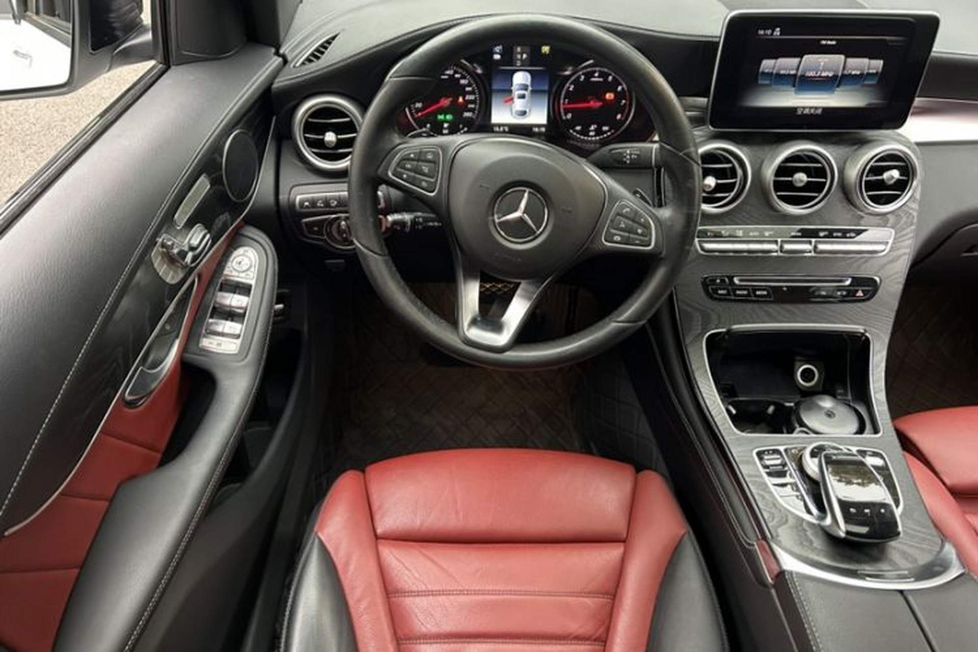 Used Mercedes-Benz GLC Coupe 2017 GLC 300 4MATIC Coupe SUV Steering Wheel
