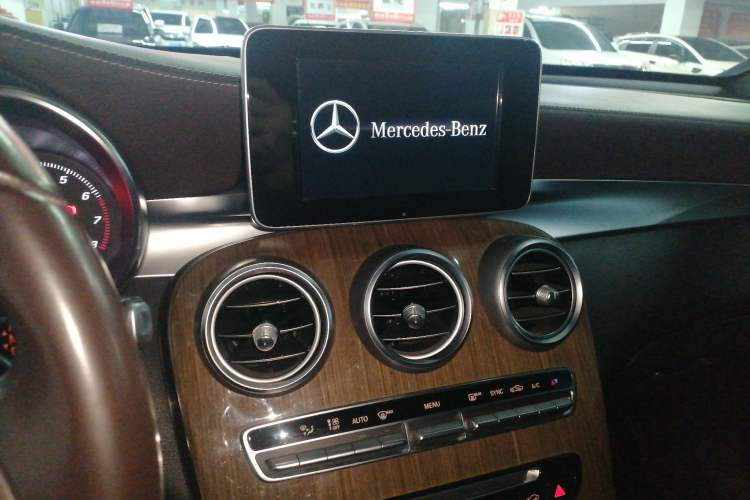 Used Mercedes-Benz GLC Coupe 2018 GLC 260 4MATIC Coupe SUV Audio And AC Panel