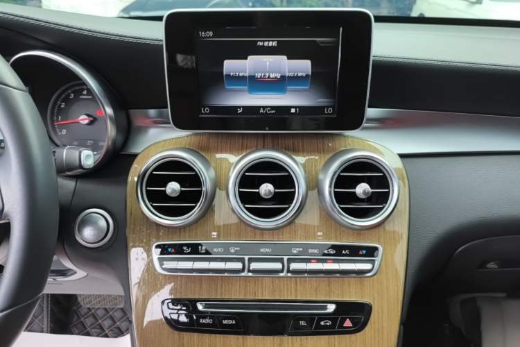 Used Mercedes-Benz GLC Coupe 2018 GLC 260 4MATIC Coupe SUV Audio And AC Panel