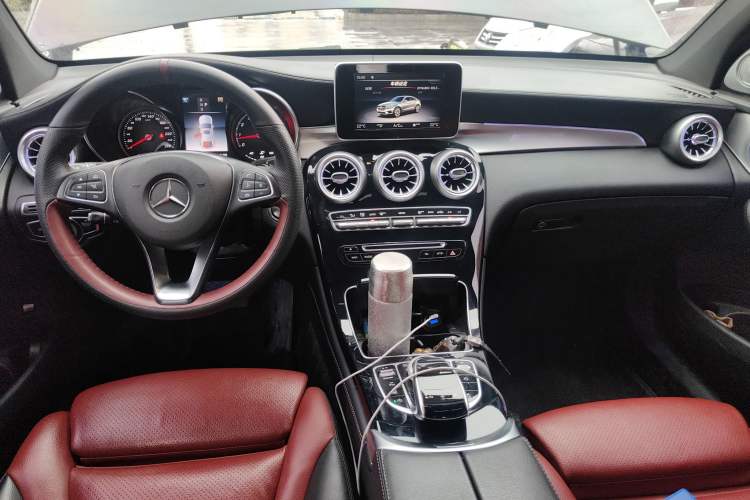 Used Mercedes-Benz GLC Coupe 2018 GLC 200 4MATIC Coupe SUV Center Console