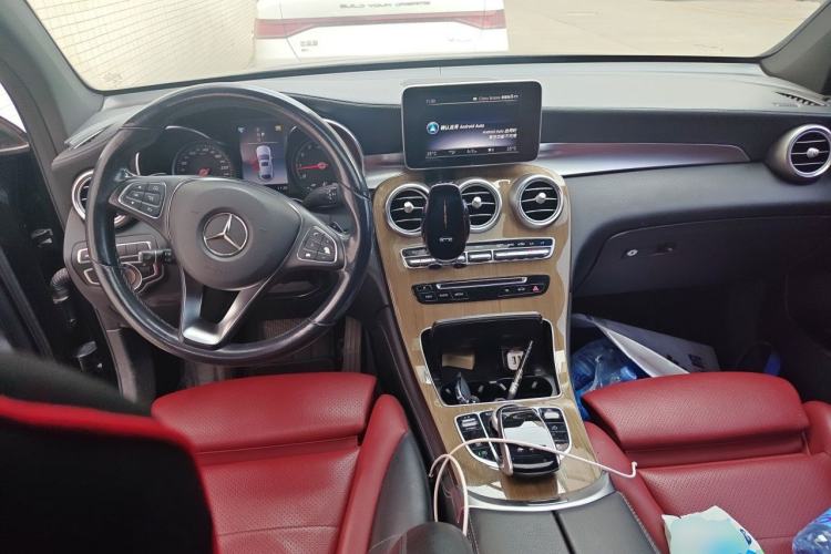 Used Mercedes-Benz GLC Coupe 2018 GLC 260 4MATIC Coupe SUV Center Console