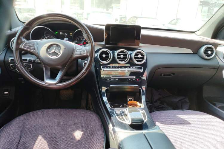 Used Mercedes-Benz GLC Coupe 2018 GLC 200 4MATIC Coupe SUV Center Console