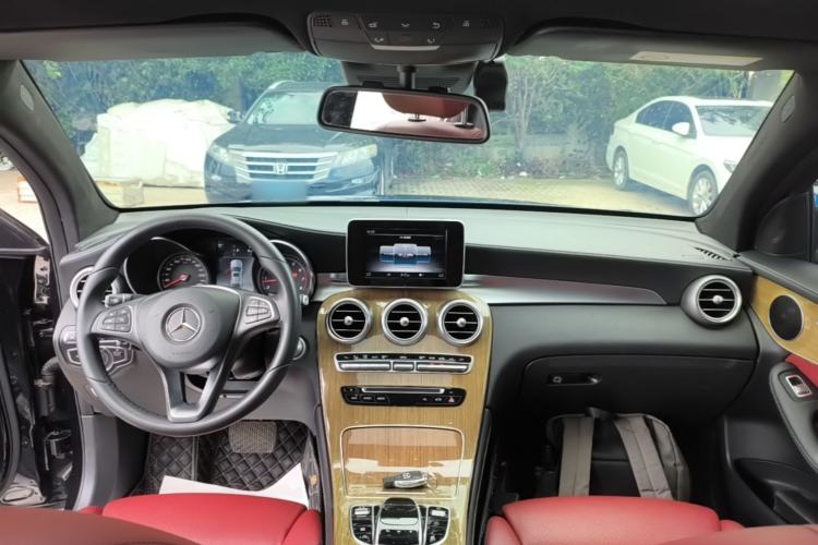 Used Mercedes-Benz GLC Coupe 2018 GLC 260 4MATIC Coupe SUV Center Console