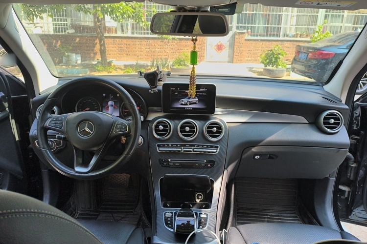 Used Mercedes-Benz GLC Coupe  Center Console
