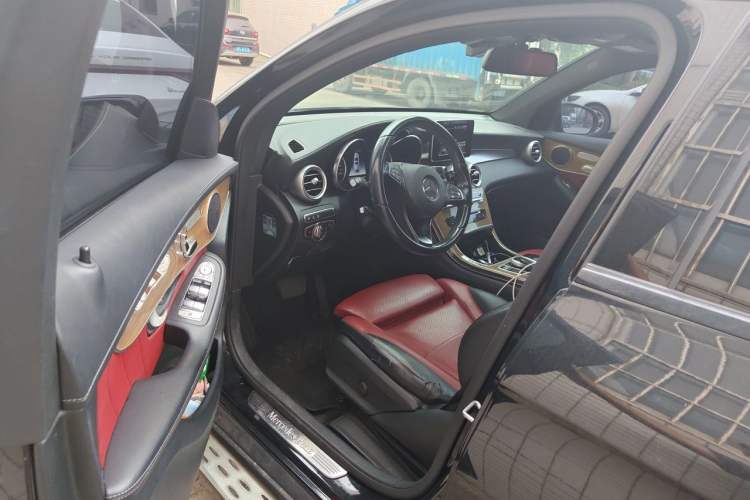 Used Mercedes-Benz GLC Coupe 2018 GLC 260 4MATIC Coupe SUV Driver Seat