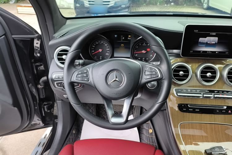 Used Mercedes-Benz GLC Coupe 2018 GLC 260 4MATIC Coupe SUV Steering Wheel
