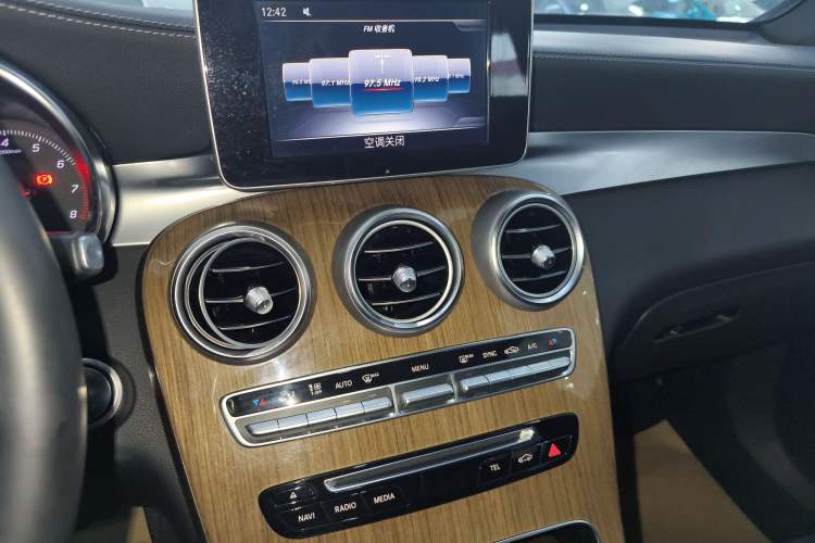 Used Mercedes-Benz GLC Coupe 2018 GLC 260 4MATIC Coupe SUV Audio And AC Panel