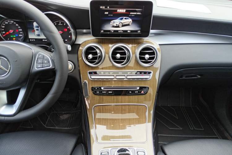 Used Mercedes-Benz GLC Coupe 2018 GLC 260 4MATIC Coupe SUV Audio And AC Panel