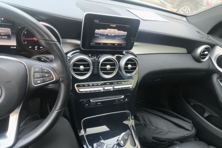 Used Mercedes-Benz GLC Coupe 2018 GLC 200 4MATIC Coupe SUV Center Console