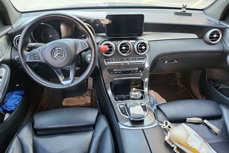 Used Mercedes-Benz GLC Coupe 2018 GLC 200 4MATIC Coupe SUV Center Console