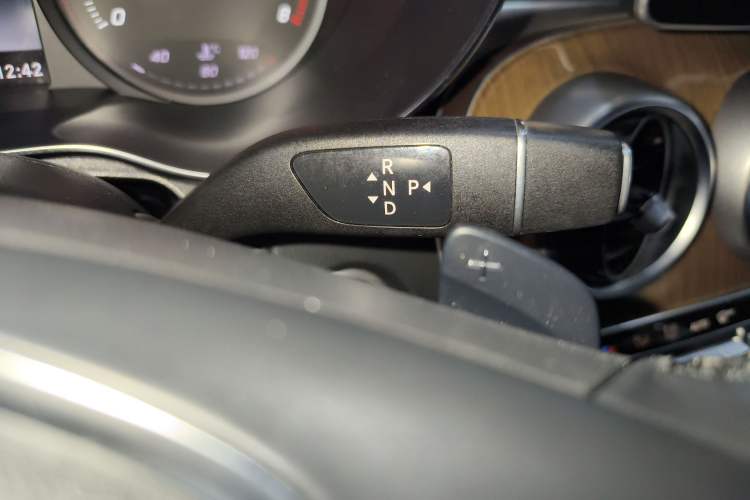 Used Mercedes-Benz GLC Coupe 2018 GLC 260 4MATIC Coupe SUV Gear Lever