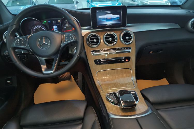 Used Mercedes-Benz GLC Coupe 2018 GLC 260 4MATIC Coupe SUV Interior 2
