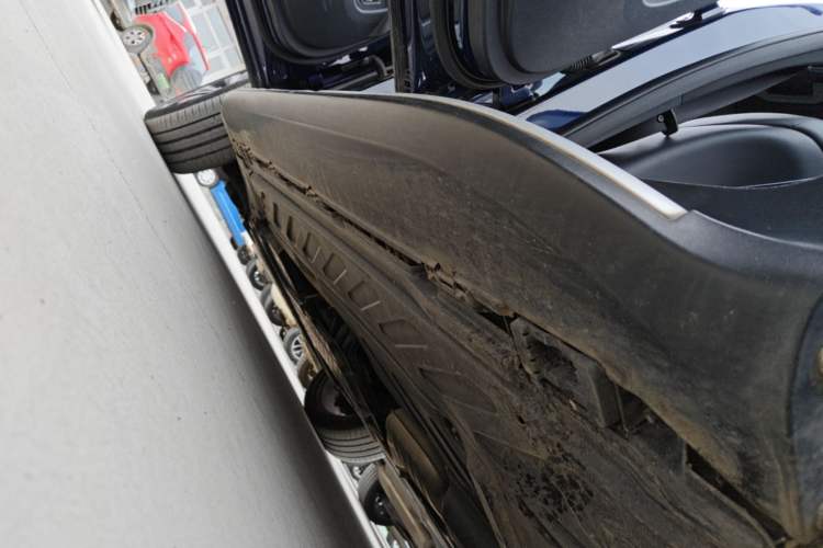 Used Mercedes-Benz GLC Coupe 2018 GLC 260 4MATIC Coupe SUV Left Side Sill