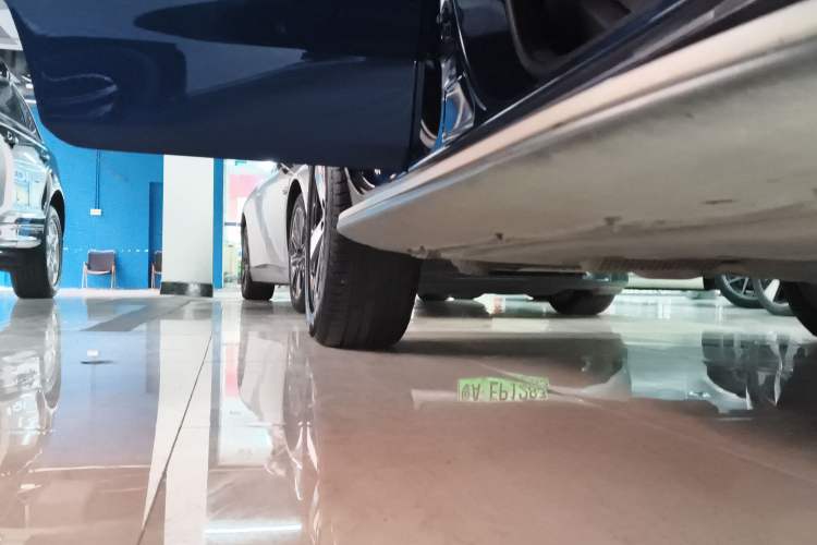 Used Mercedes-Benz GLC Coupe 2018 GLC 200 4MATIC Coupe SUV Right Side Sill