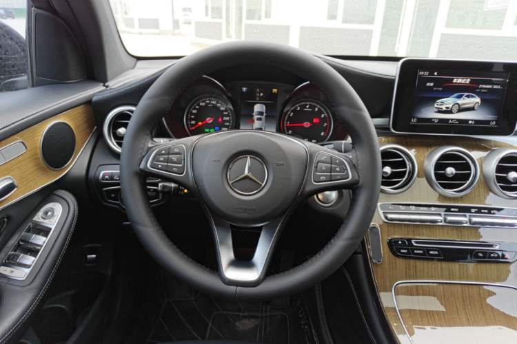 Used Mercedes-Benz GLC Coupe 2018 GLC 260 4MATIC Coupe SUV Steering Wheel