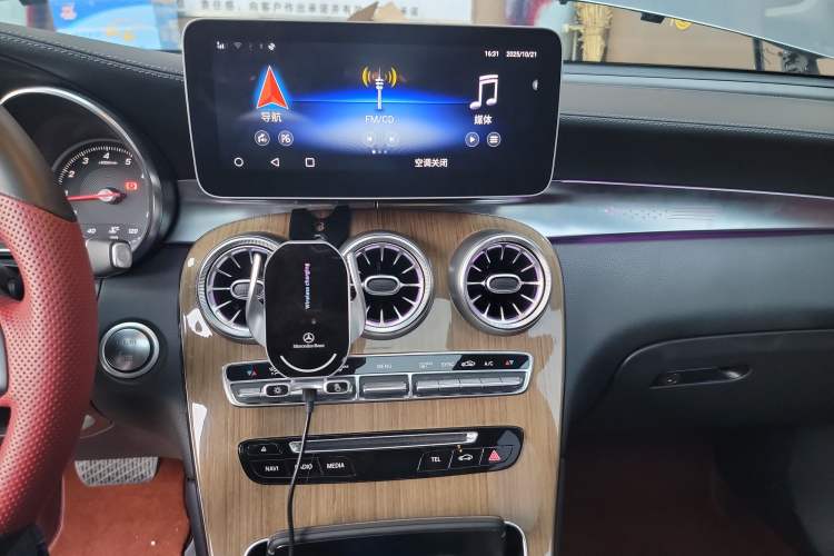 Used Mercedes-Benz GLC Coupe 2018 GLC 260 4MATIC Coupe SUV Audio And AC Panel