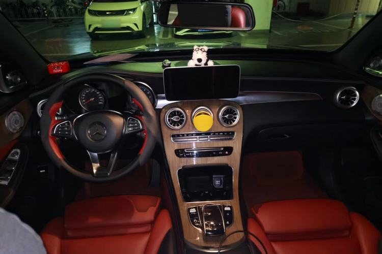 Used Mercedes-Benz GLC Coupe 2018 GLC 260 4MATIC Coupe SUV Center Console