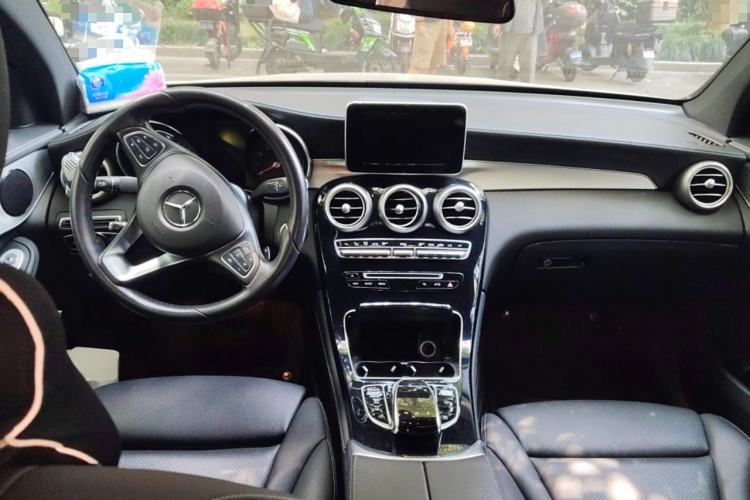 Used Mercedes-Benz GLC Coupe 2018 GLC 200 4MATIC Coupe SUV Center Console