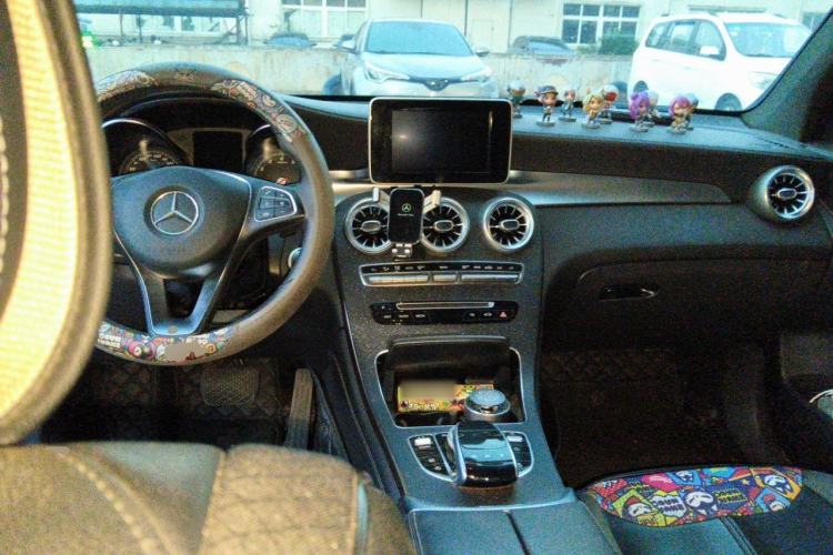 Used Mercedes-Benz GLC Coupe 2018 GLC 260 4MATIC Coupe SUV Center Console