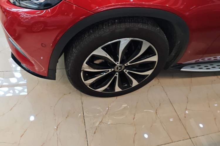 Used Mercedes-Benz GLC Coupe 2018 GLC 260 4MATIC Coupe SUV Exterior 7
