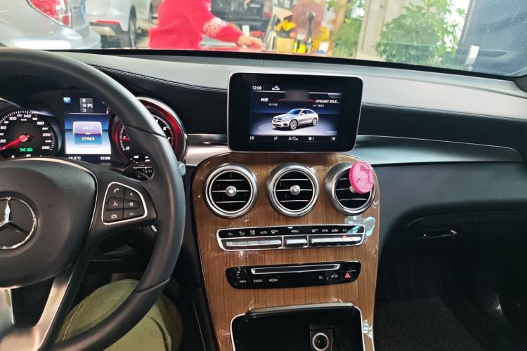 Used Mercedes-Benz GLC Coupe 2018 GLC 260 4MATIC Coupe SUV Interior 2
