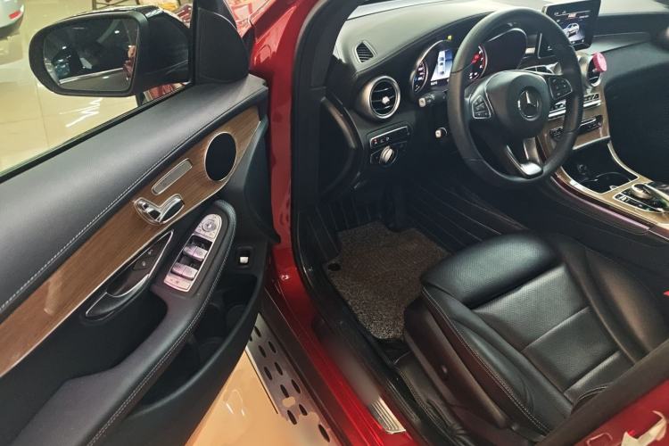 Used Mercedes-Benz GLC Coupe 2018 GLC 260 4MATIC Coupe SUV Interior 3