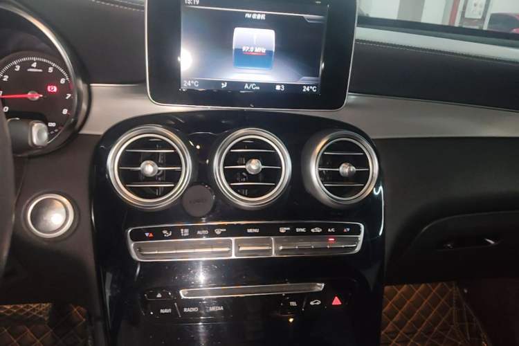 Used Mercedes-Benz GLC Coupe 2018 GLC 200 4MATIC Coupe SUV Audio And AC Panel