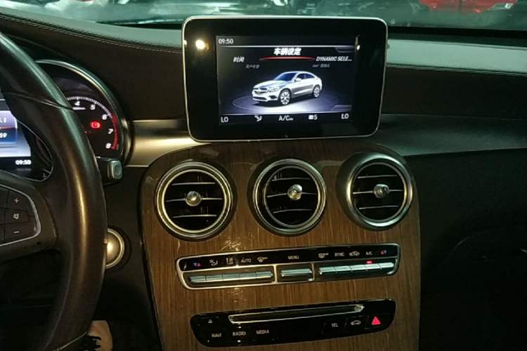 Used Mercedes-Benz GLC Coupe 2018 GLC 260 4MATIC Coupe SUV Audio And AC Panel