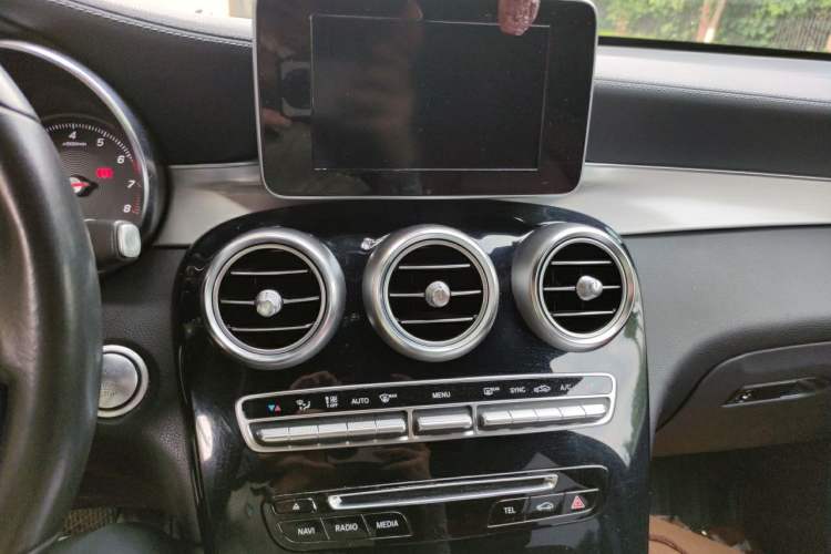 Used Mercedes-Benz GLC Coupe 2018 GLC 200 4MATIC Coupe SUV Audio And AC Panel