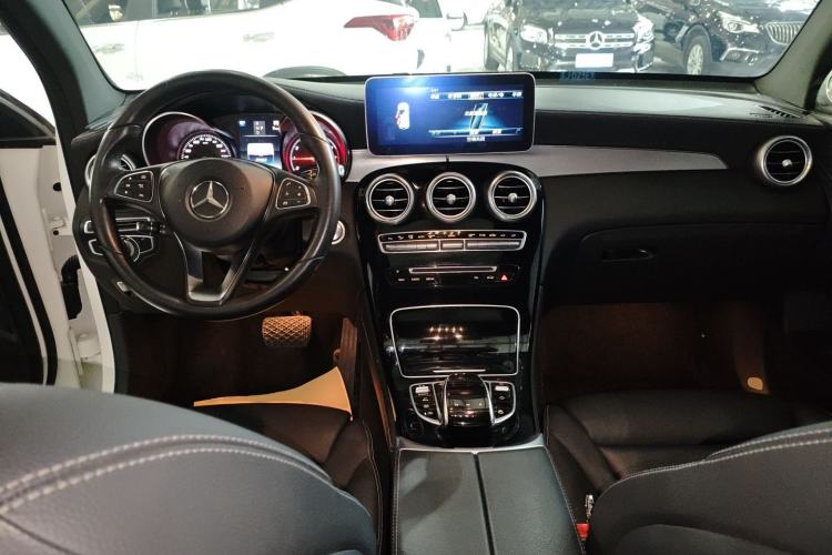 Used Mercedes-Benz GLC Coupe 2018 GLC 200 4MATIC Coupe SUV Center Console