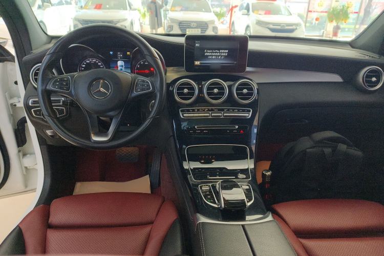 Used Mercedes-Benz GLC Coupe 2018 GLC 200 4MATIC Coupe SUV Center Console