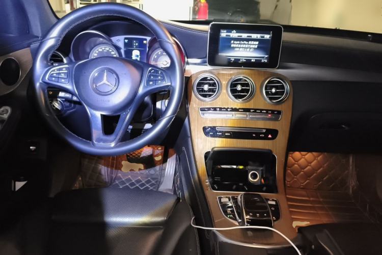 Used Mercedes-Benz GLC Coupe 2018 GLC 260 4MATIC Coupe SUV Center Console