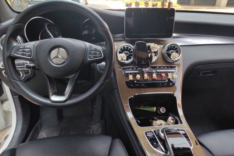 Used Mercedes-Benz GLC Coupe 2018 GLC 260 4MATIC Coupe SUV Center Console
