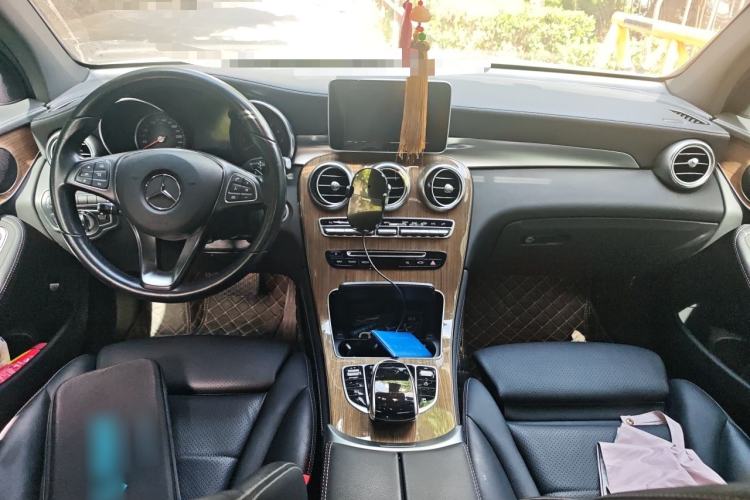 Used Mercedes-Benz GLC Coupe 2018 GLC 260 4MATIC Coupe SUV Center Console