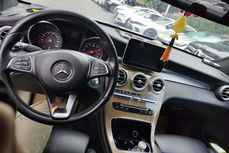 Used Mercedes-Benz GLC Coupe 2018 GLC 260 4MATIC Coupe SUV Center Console