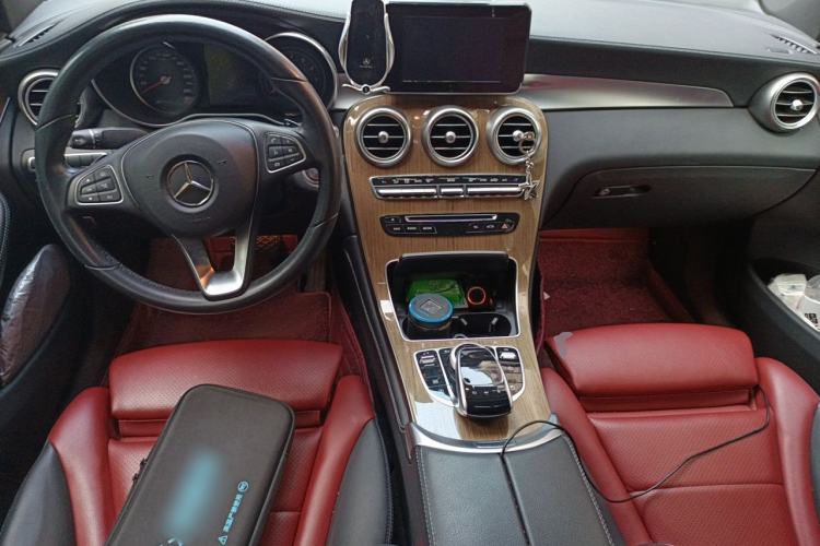 Used Mercedes-Benz GLC Coupe 2018 GLC 260 4MATIC Coupe SUV Center Console