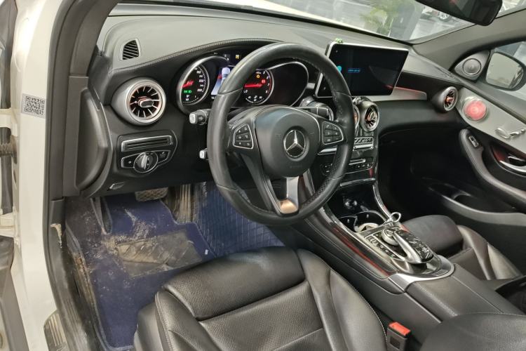 Used Mercedes-Benz GLC Coupe 2018 GLC 200 4MATIC Coupe SUV Center Console