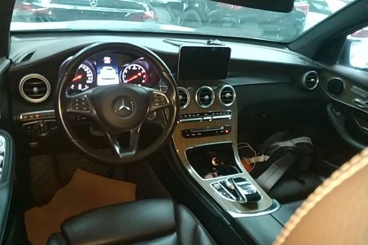 Used Mercedes-Benz GLC Coupe 2018 GLC 260 4MATIC Coupe SUV Center Console