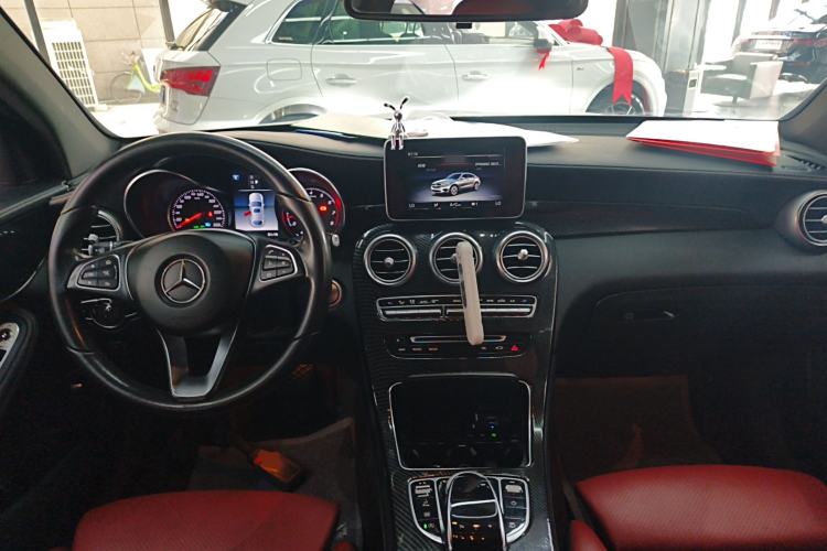 Used Mercedes-Benz GLC Coupe 2018 GLC 200 4MATIC Coupe SUV Center Console