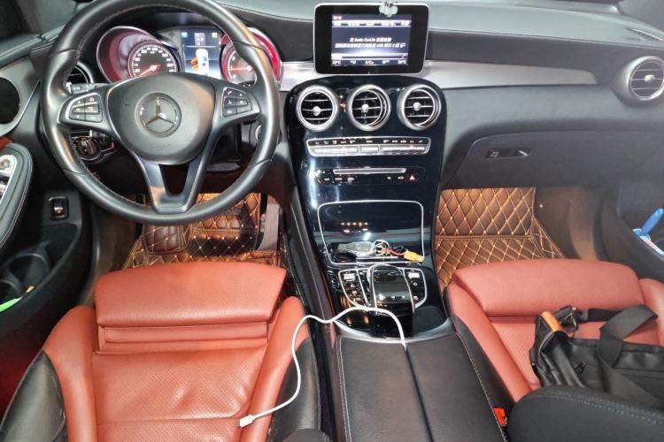 Used Mercedes-Benz GLC Coupe 2018 GLC 200 4MATIC Coupe SUV Center Console
