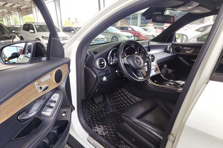 Used Mercedes-Benz GLC Coupe 2018 GLC 260 4MATIC Coupe SUV Driver Seat