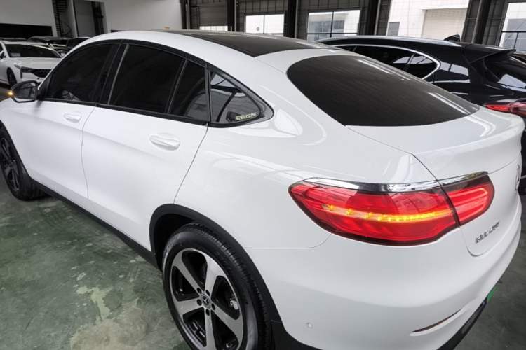 Used Mercedes-Benz GLC Coupe 2018 GLC 200 4MATIC Coupe SUV Exterior 2