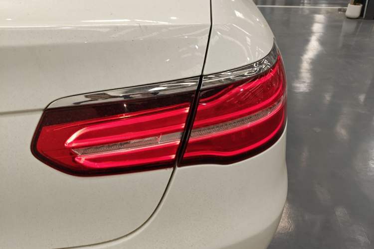 Used Mercedes-Benz GLC Coupe 2018 GLC 200 4MATIC Coupe SUV Exterior 3